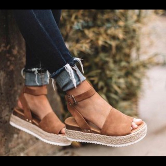 🔥CLEARANCE🔥Tan Platform Wedge Sandal All Sizes - Picture 2 of 5